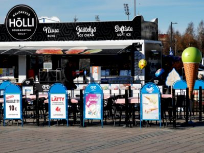 Hölökkyvä Hölli Oulu Market Square 20210501