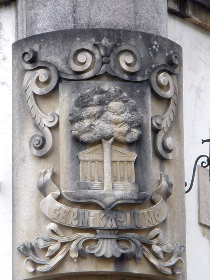 Guernica - Foru Plaza, Ayuntamiento 3