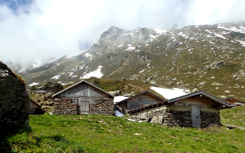 Hütten der Steinkasern Alm im Voldertal