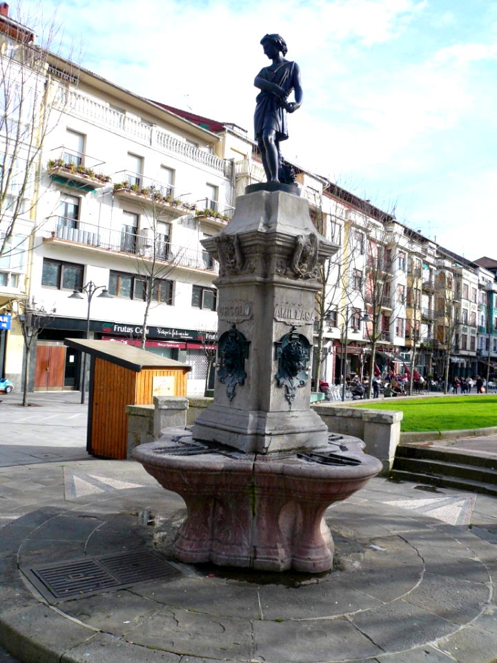 Guernica - Jardines del Ferial, Fuente de Mercurio 2