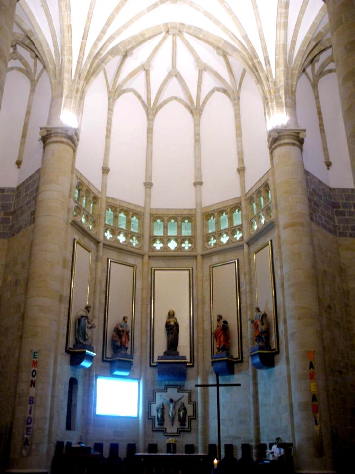 Guernica - Iglesia de Santa María, interior 01