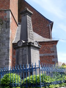 Gussignies (Nord, Fr) monument aux morts
