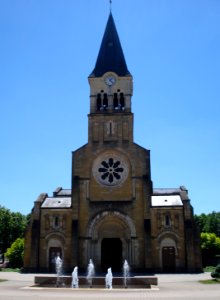 Gueugnon, Saône et Loire, fr façade de l'église