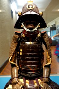 Gusoku type armor belonging to Sakakibara Yasumasa (1548-1606), view 1, Edo period, 17th century, two-piece cuirass with black lacing - Tokyo National Museum - DSC05895