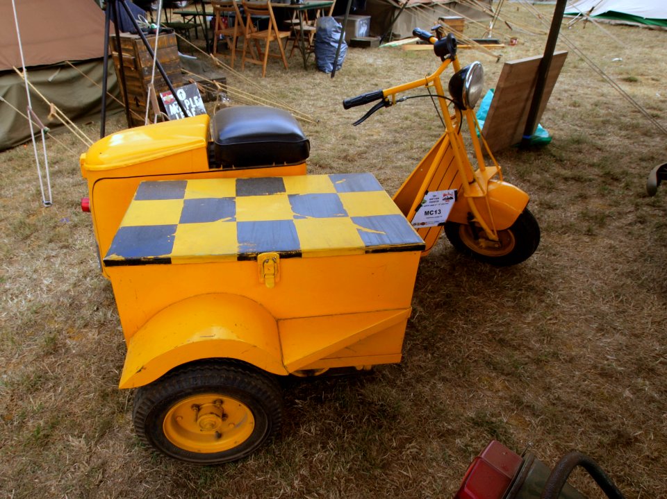 Gulf Cushman 34 with sidecar pic3