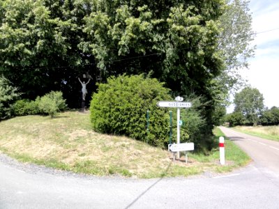 Gussignies (Nord, Fr) croisement C4 avec croix