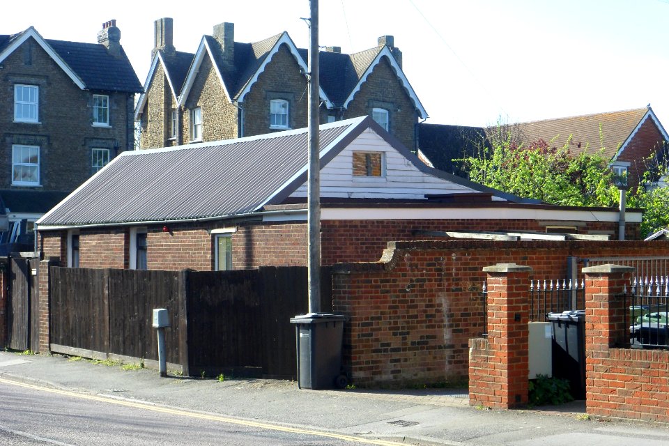 Guildford Synagogue, York Road, Guildford (April 2014, from Southeast)