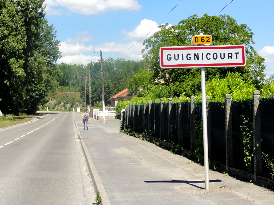 Guignicourt (Aisne) city limit sign