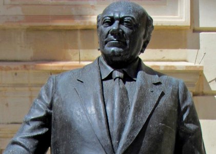 Guido de Marco Statue