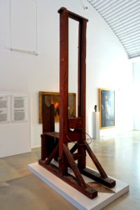 Guillotine used until 1813 at the French Judicial Tribunal in Dillenberg, wood frame, blade, grooves - Germanisches Nationalmuseum - Nuremberg, Germany - DSC03353