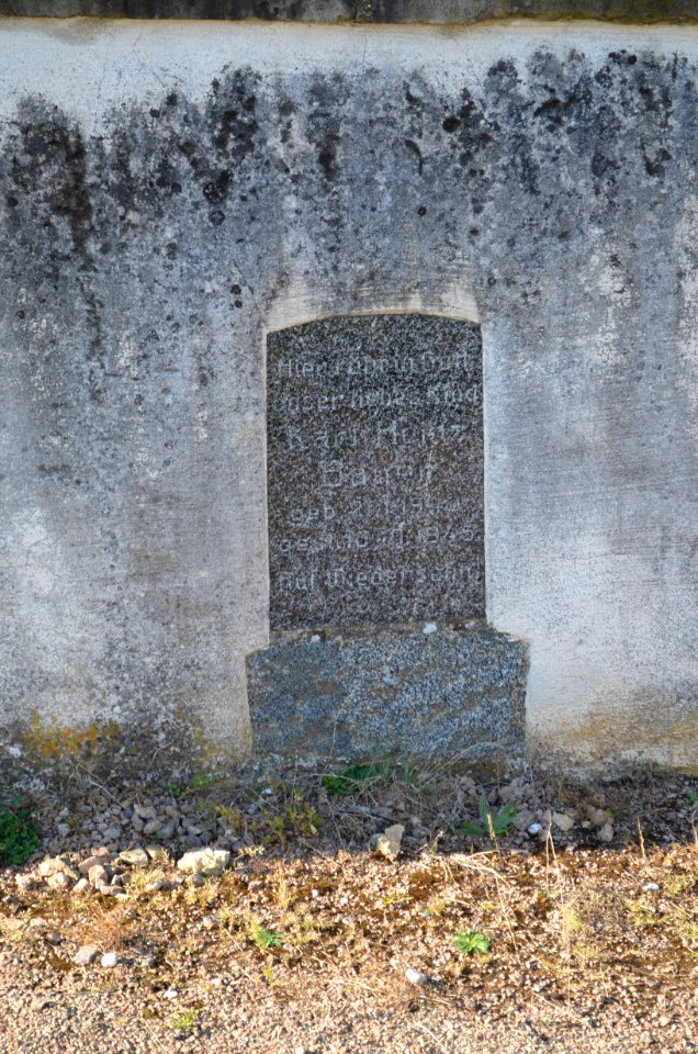 Guldental Waldhilbersheim, Friedhof, Grabsteine in der Friedhofsmauer (1)