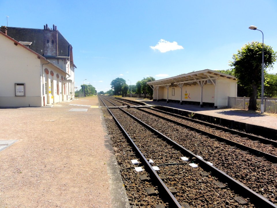 Guignicourt (Aisne) la gare avec les quais