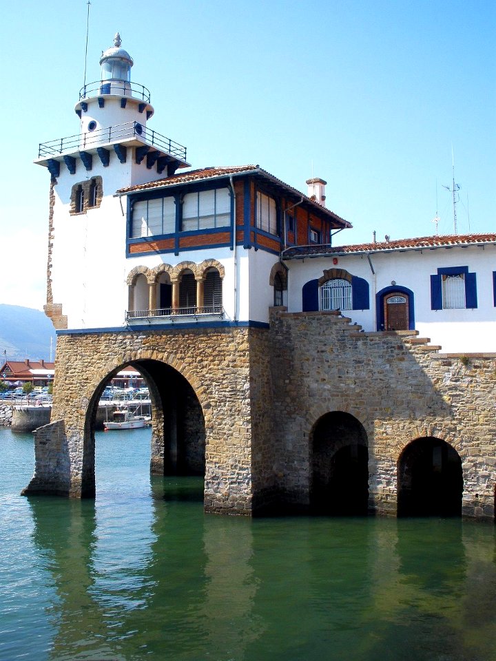 Guecho, Algorta - Casa de Naufragos y Faro de Arriluze 2