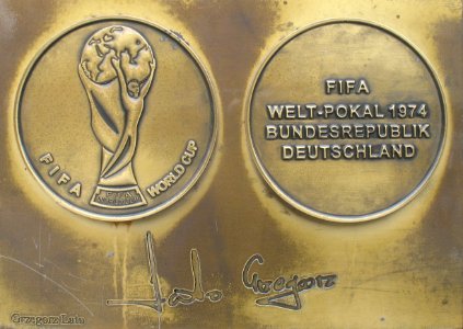 Grzegorz Lato medal & autograph
