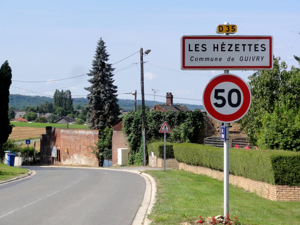 Guivry (Aisne) city limit sign Les Hézettes