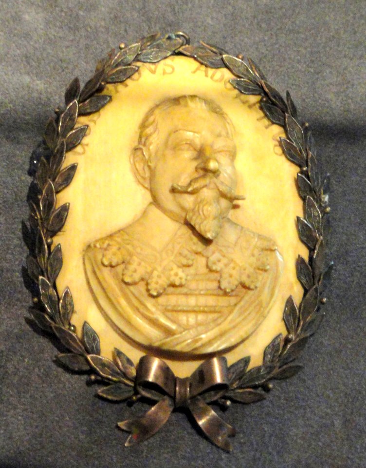 Gustavus II Adolphus, ivory with silver wreath - National Museum of Finland - DSC04289