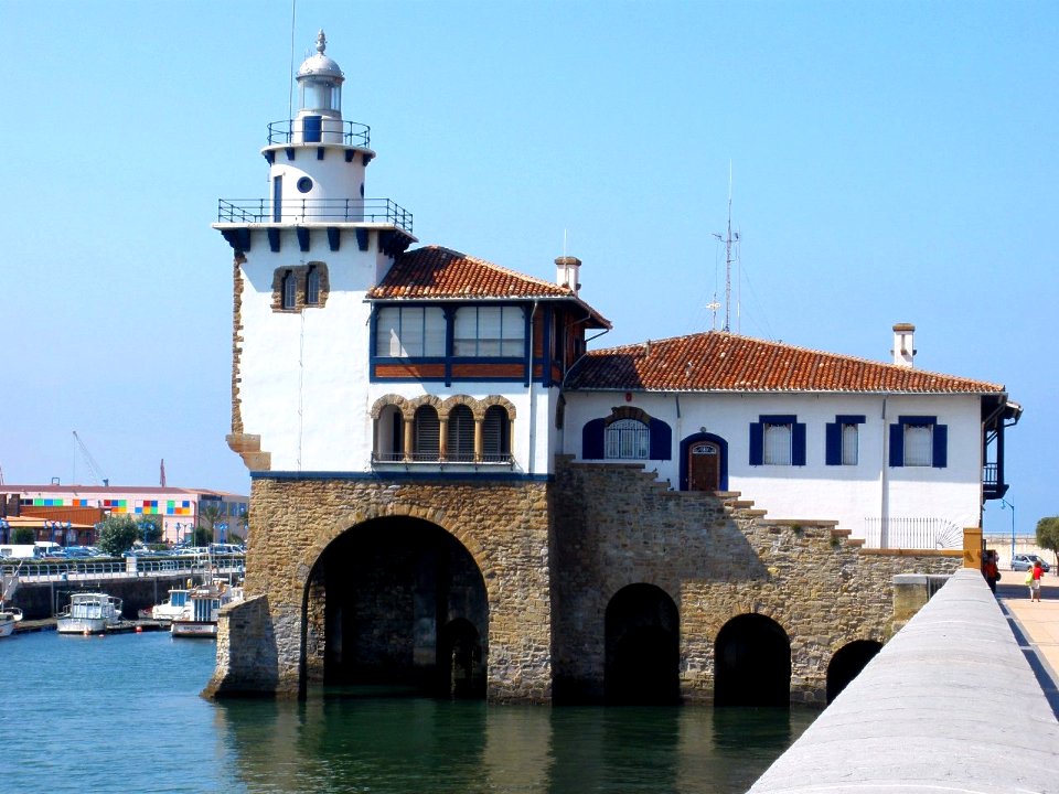 Guecho, Algorta - Casa de Naufragos y Faro de Arriluze 1