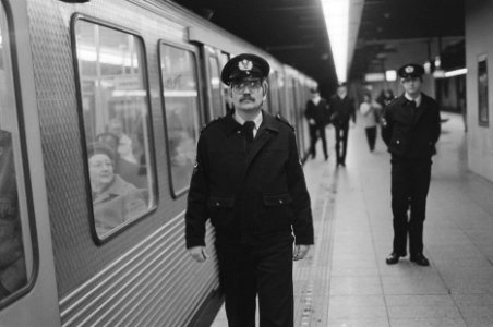 GVB verscherpt toezicht op Amsterdamse metrostations kaartcontrole op station N, Bestanddeelnr 933-9007