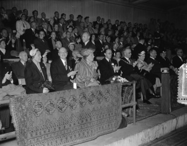 Gymnastrada in Spartastadion aanwezigheid van koninklijk paar, Bestanddeelnr 905-8396