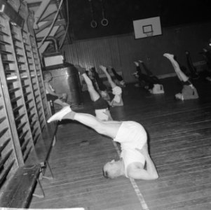 Gymnastiekvereniging Olympia bestaat 3 maart 100 jaar het losgooien van de spier, Bestanddeelnr 914-8091