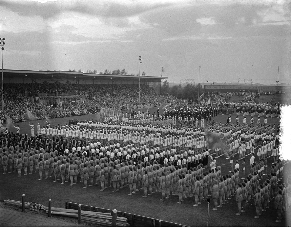 Gymnastrada in Spartastadion aanwezigheid van koninklijk paar, Bestanddeelnr 905-8393