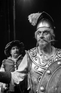 Guus Hermus (rechts) als Don Quichotte, Lex Goudsmit als Sancho Panza, Bestanddeelnr 921-9538
