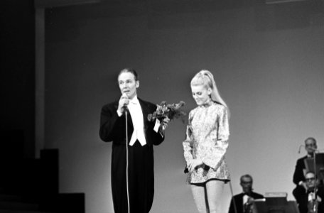 Guus Oster en Peggy March, Bestanddeelnr 922-1829
