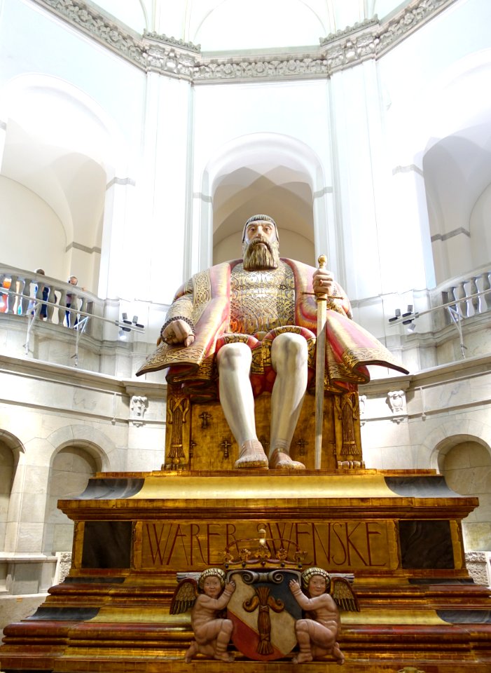 Gustav Vasa by Carl Milles (1875-1955), 1925 version - Nordiska museet - Stockholm, Sweden - DSC09700