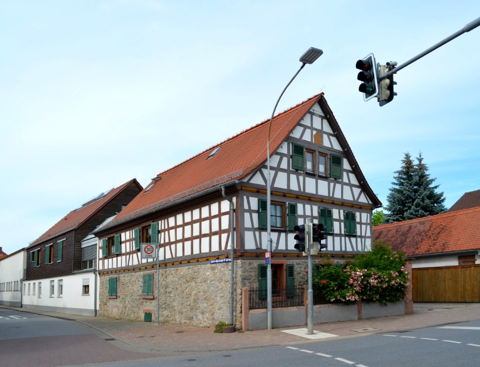 Hähnlein, Gernsheimer Straße 37 (1)
