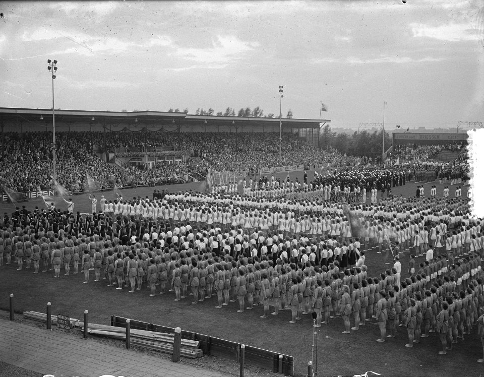 Gymnastrada in Spartastadion aanwezigheid van koninklijk paar, Bestanddeelnr 905-8394