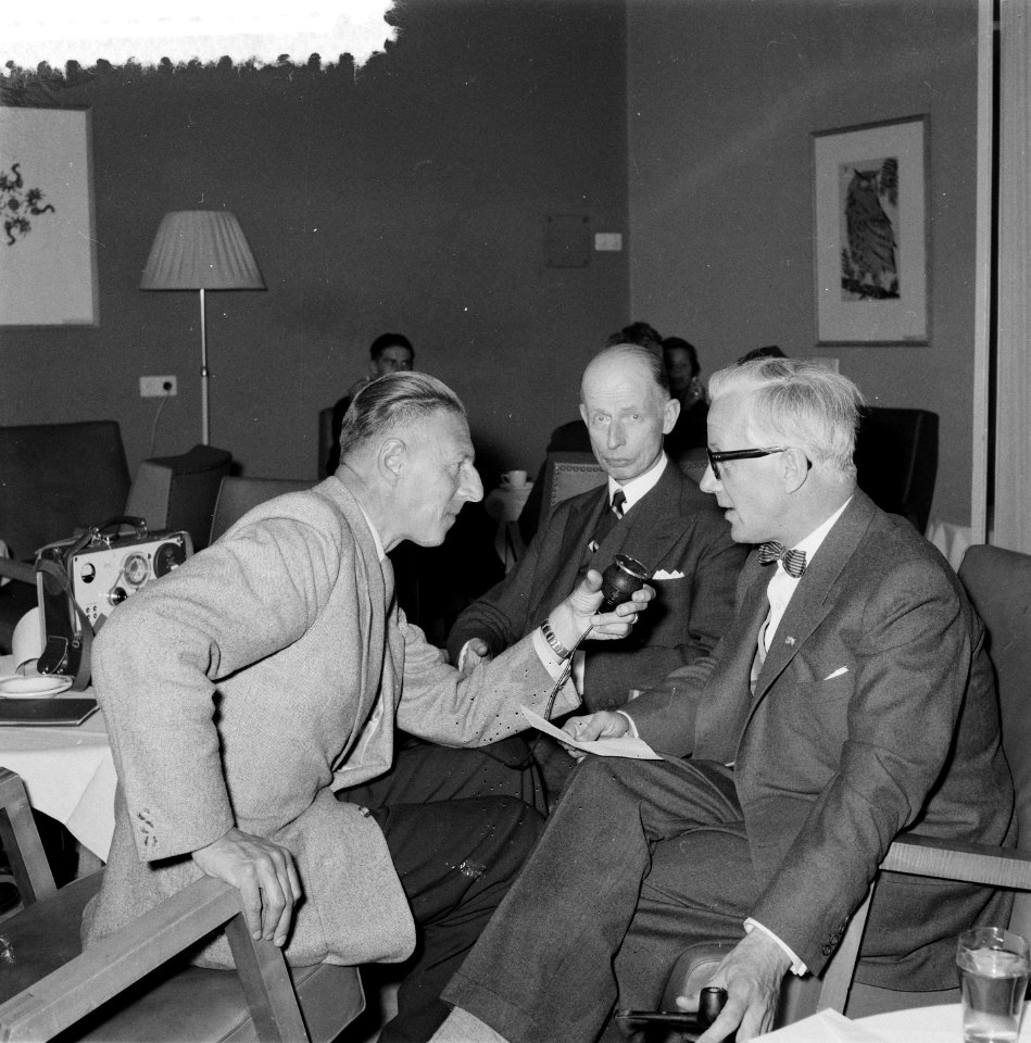 Guus Weitzel interviewt burgemeester d'Ailly, Bestanddeelnr 907-1788