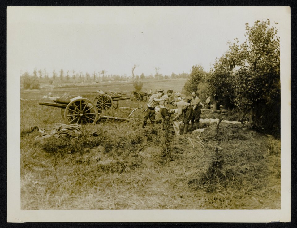 Gunners digging new territory, Bestanddeelnr 158-1050