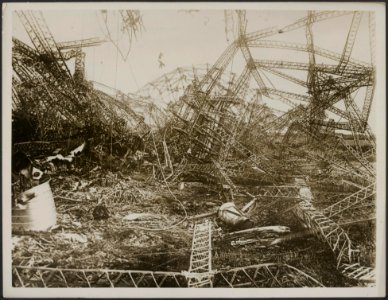 Gun platform which was on the top of the envelope and upon which two machine gun, Bestanddeelnr 158-2557