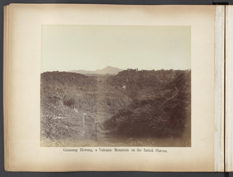 Gunnung Blerang, a Vulcanic Mountain on the Battak Plateau, Bestanddeelnr 815 24