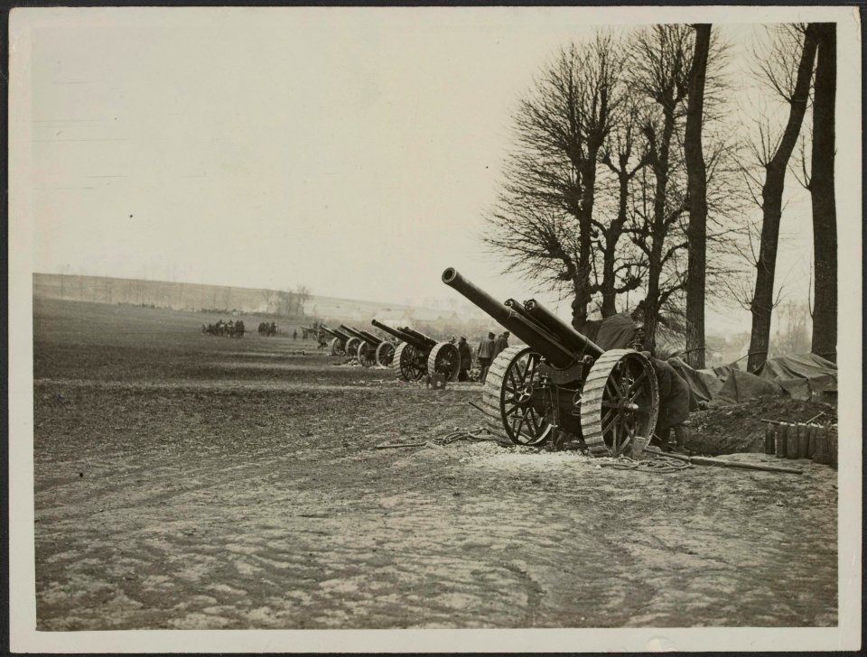 Guns in position to check the German advance., Bestanddeelnr 158-1857