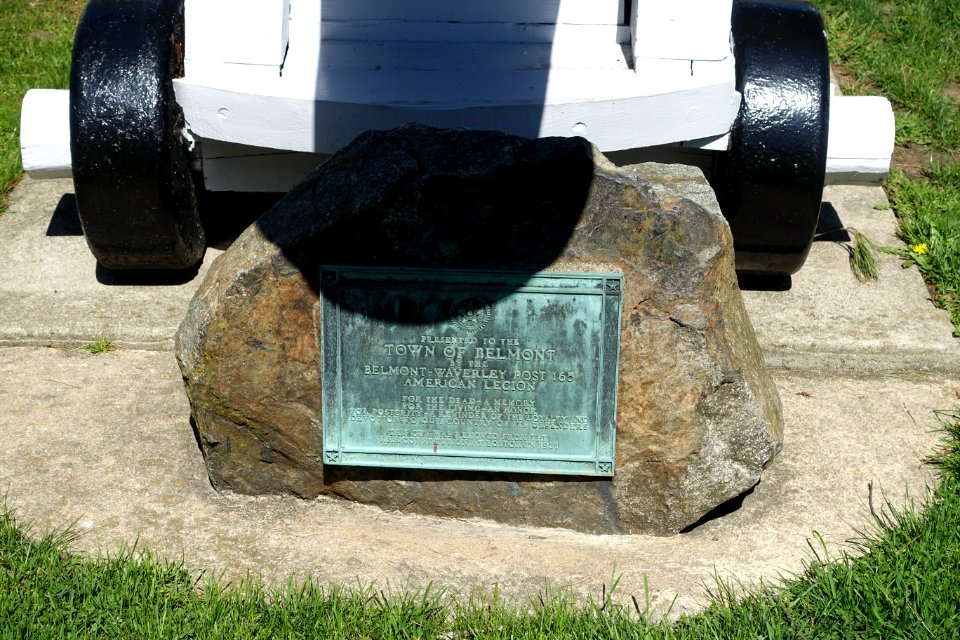 Gun removed from the USS Constitution at Boston 1931 - World War I Memorial - Belmont, MA - DSC09133