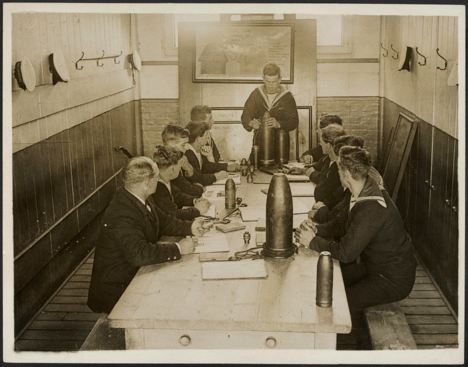 Gunnery school on Whale Island. Amm, Bestanddeelnr 158-2709