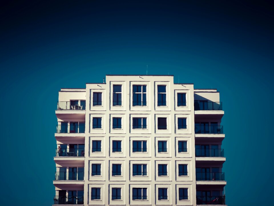 Building geometric facade