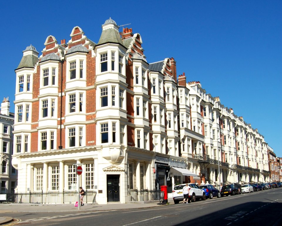 Gwydyr Mansions, Palmeira Square, Hove (September 2018) (1)