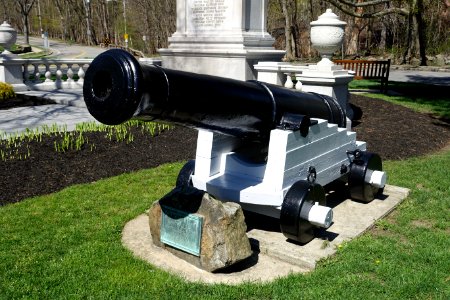 Gun removed from the USS Constitution at Boston 1931 - World War I Memorial - Belmont, MA - DSC09131