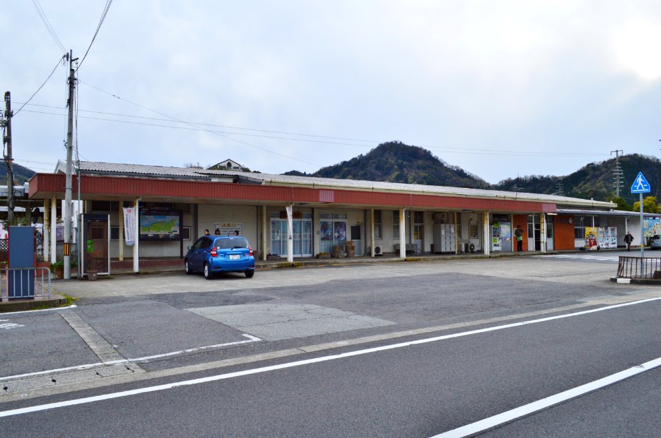 Hamasaka Station, ekisha