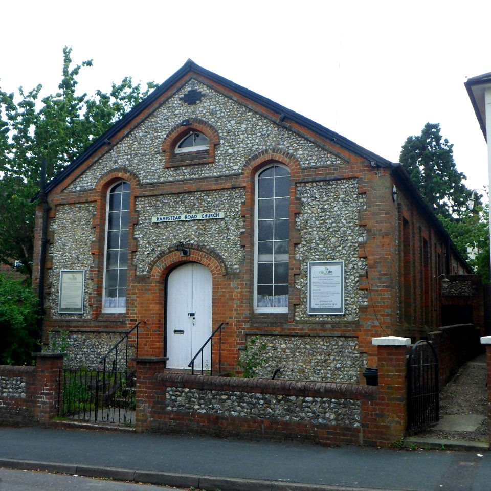 Hampstead Road Church, Hampstead Road, Dorking (July 2013) (2)