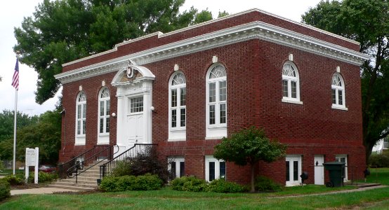 Hamburg, Iowa public library from NE 1