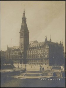 Hamburg. Het stadhuis gezien van af de Alsterkade, Bestanddeelnr 158-2372