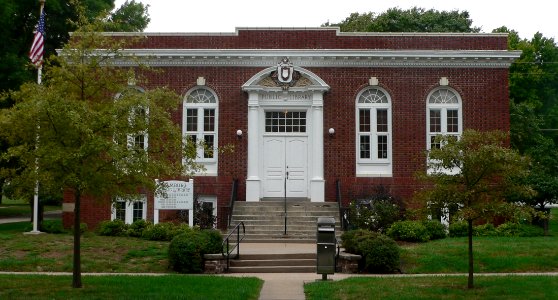 Hamburg, Iowa public library from SE 1