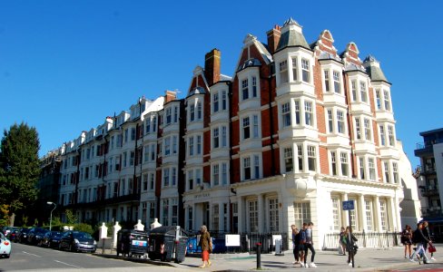 Gwydyr Mansions, Palmeira Square, Hove (September 2018) (3)