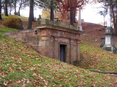 Hampton-Miller Mausoleum, Allegheny Cemetery, 2015-11-02, 01