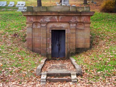 Hampton-Miller Mausoleum, Allegheny Cemetery, 2015-11-02, 02