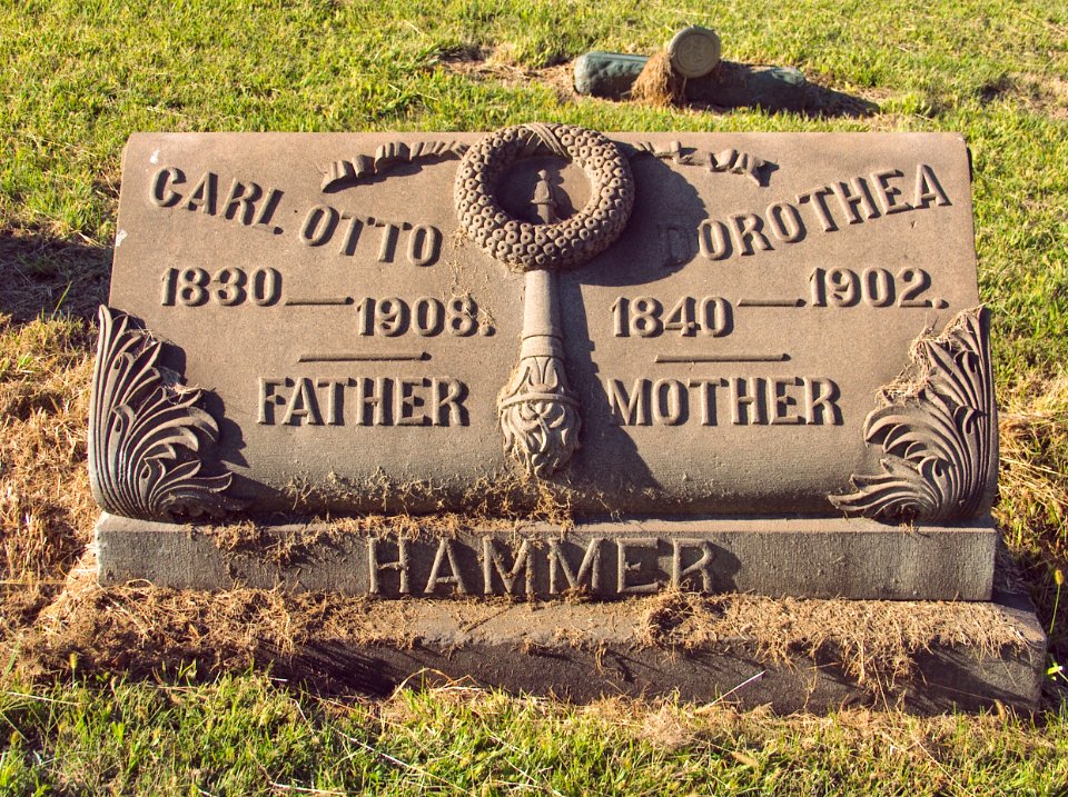 Hammer (Carl Otto and Dorothea), Smithfield East End Cemetery, 2015-09-14, 01