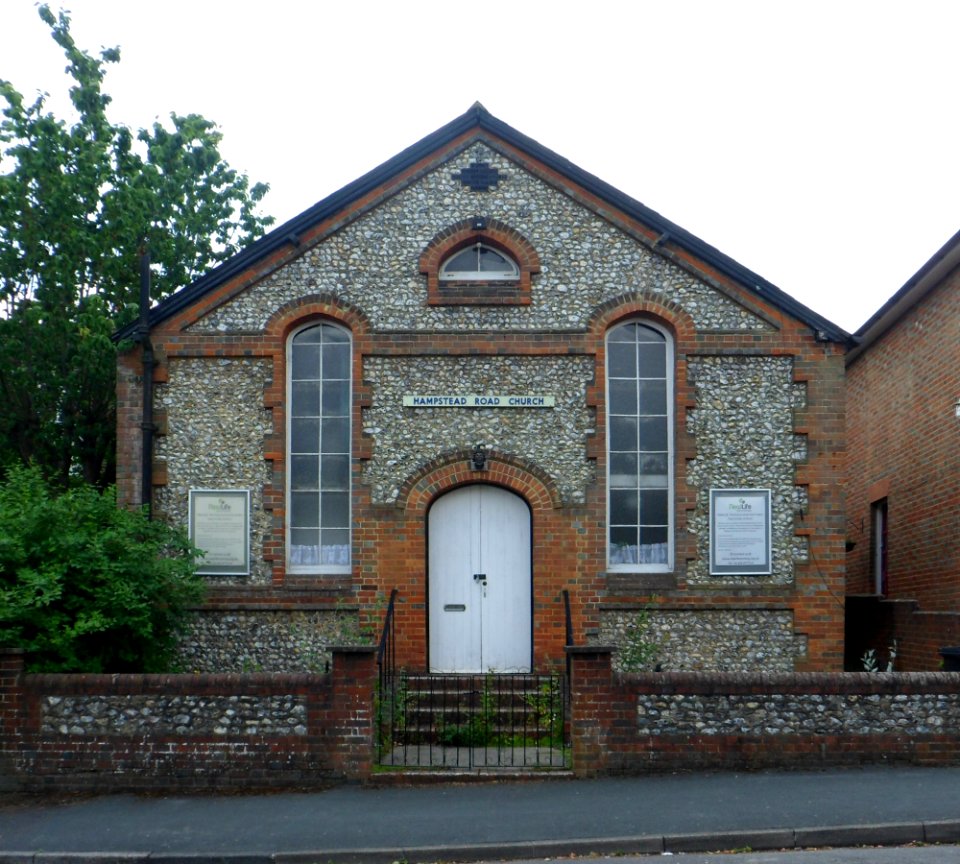 Hampstead Road Church, Hampstead Road, Dorking (July 2013) (4)